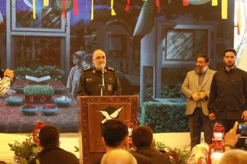 مراسم تحویل سال نو در بهشت زهرا(س) با حضور فرمانده سپاه برگزار شد