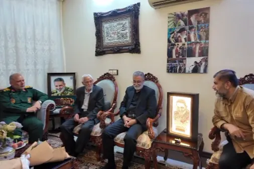لحظه اعلام شهید شاخص سال استان قم در منزل این شهید بزرگوار