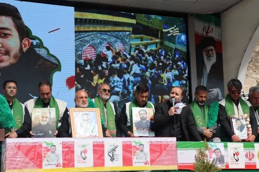 تشییع پیکر مطهر شهیدان حسینخانی و آذر آیین بر دستان مردم پایتخت مقاومت جهان اسلام-کرمان
