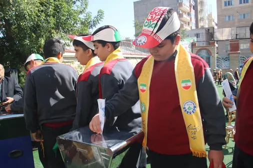 مشارکت فعال دانش آموزان آذربایجان شرقی در جشن عاطفه ها