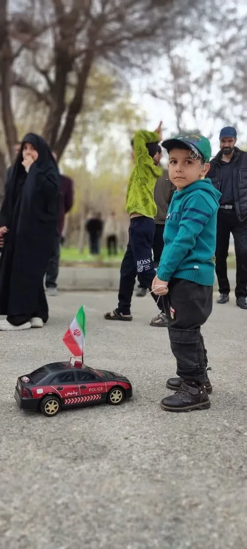 رژه خودرویی کودکانه پارک ملت بروجن؛ این میدان کوچک و بزرگ ندارد