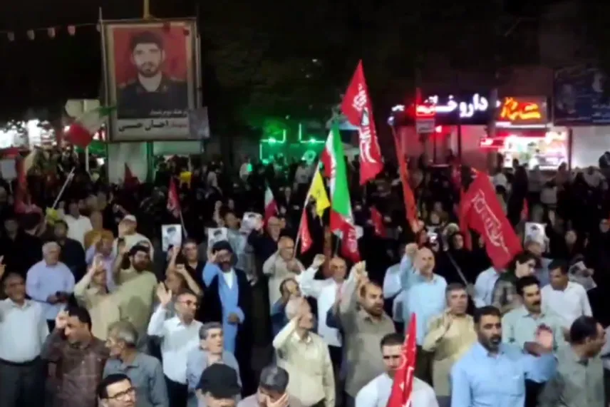 شعار خرم آبادیها در اجتماعات شبانه: تکیه گه ما خداست، امام ما مجتبی است