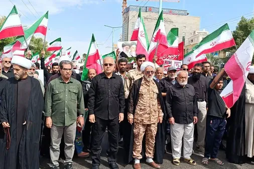 امام جمعه بندرعباس با لباس رزم به میدان آمد