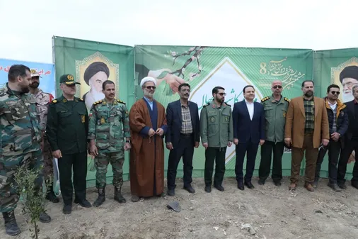 آئین سنت حسنه ی کاشت درخت در هفته درختکاری در استان قم برگزار شد