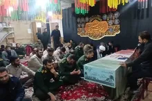 استقبال کارکنان سپاه فسا از شهید گمنام در حسینیه معراج‌الشهدا