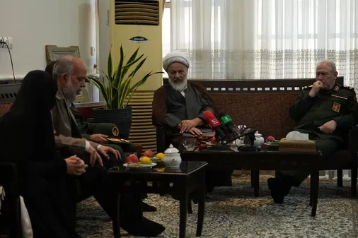 سرلشکر رحیم&zwnj;صفوی با مادر شهیدان زین&zwnj;الدین دیدار کرد