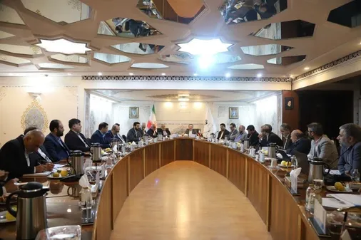 نشستی صمیمی بین سردار عبدالرضا عابد و رضا مسرور، دبیر شورای&zwnj;عالی مناطق آزاد تجاری - صنعتی و ویژه اقتصادی، همراه با مدیران و معاونین دو مجموعه برگزار شد
