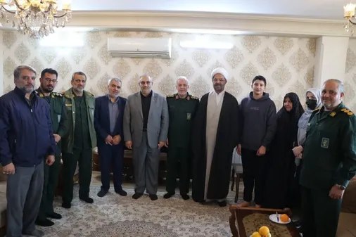 طرح دیدار و سرکشی از خانواده های معظم شهدا در هفته بسیج