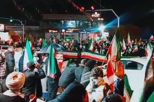 حضور مردم غیور، شجاع و انقلابی اصفهان در زیر باران رحمت الهی و تهدیدات هوایی دشمن آمریکایی-صهیونی