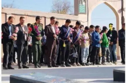 گلباران قبور مطهر شهداء به مناسبت هفته بسیج دانش آموزی در بافت