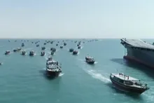 رژه ۳هزار فروندی شناورهای نظامی و بسیج مردمی نیروی دريايی سپاه پاسداران انقلاب