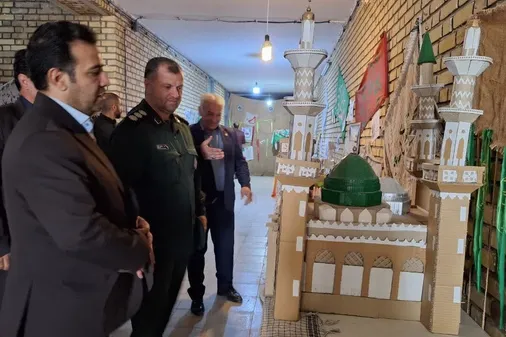 بازدید مسئولان شهرستان دالاهو از نمایشگاه دست&zwnj;سازه&zwnj;های دفاع مقدس