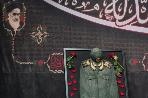 پیراهن سردار سلامی در هیئت اصحاب&zwnj;الحسین دانشگاه تهران