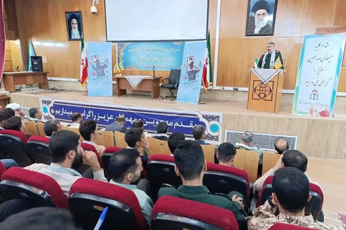 فرماندهان بسیج دانش آموزی سفیران انقلاب اسلامی در مدارس هستند