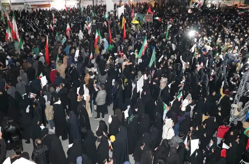تجمع شب ششم در میـدان لاله شهرستان نظرآباد