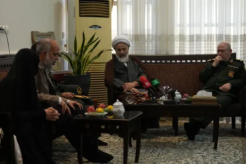 سرلشکر رحیم&zwnj;صفوی با مادر شهیدان زین&zwnj;الدین دیدار کرد