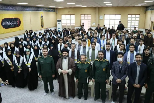 دانش آموزان بسیجی با امام جمعه زنجان