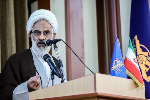 کسی که دنیای خود را آباد نکرده است نمی&zwnj;تواند آخرت آبادی داشته باشد