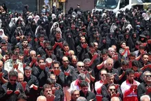اقامه نماز ظهر عاشورا در میدان انقلاب زنجان