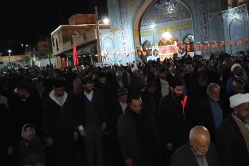 قرائت نماز استغاثه در محله گودال چشمه شهرکرد، همزمان با موج پنجاه و پنجم حماسه حضور در خیابان