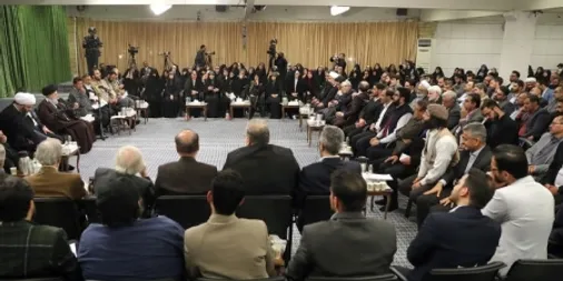 رهبر انقلاب در دیدار شاعران و اهالی فرهنگ و ادب فارسی تبیین کردند: شعر فارسی، رسانه کم&zwnj;نظیر و قدرتمند در دوران جنگ رسانه&zwnj;ای