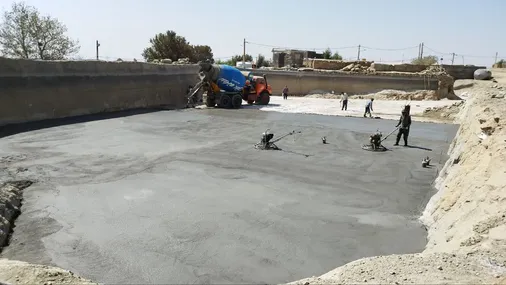 گامی در جهت تأمین آب کشاورزی؛ اتمام پروژه استخر ذخیره روستای باغک با همت بسیج سازندگی