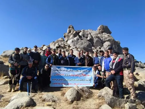 صعود فرماندهی و کارکنان آموزشگاه رزم شهید ثابت خواه نیروی زمینی سپاه  به قله الوند
