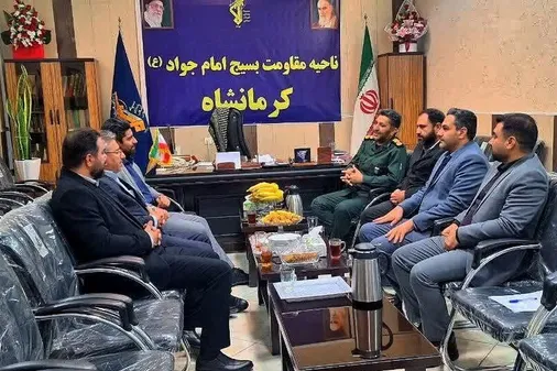 دیدار صمیمی بخشداران مرکزی، کوزران، بیلوار و ماهیدشت با فرمانده سپاه ناحیه امام جواد (ع) کرمانشاه