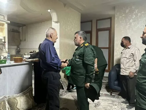 دیدار فرمانده تیپ ۴۸ فتح با خانواده شهدای امنیت در گچساران