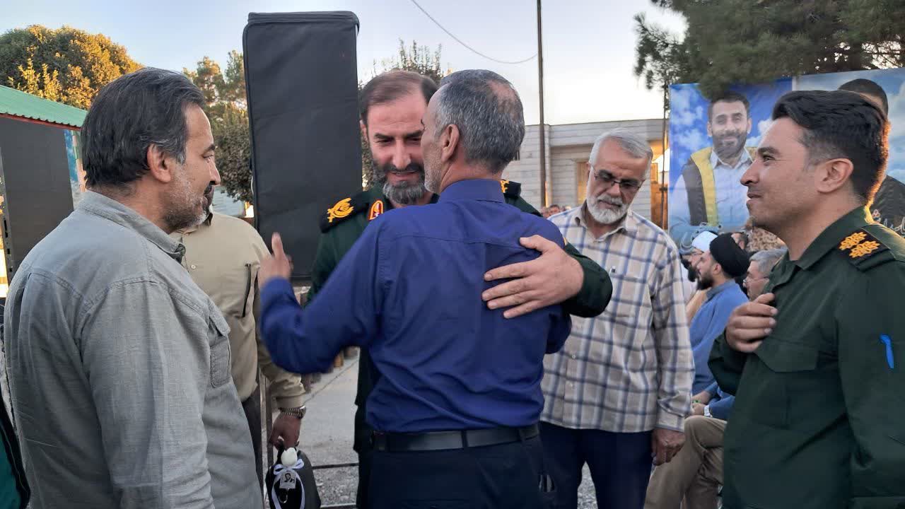 شهدا در امتداد هم، از دفاع مقدس تا مدافعین حرم شهدا در امتداد هم، از دفاع مقدس تا مدافعین حرم