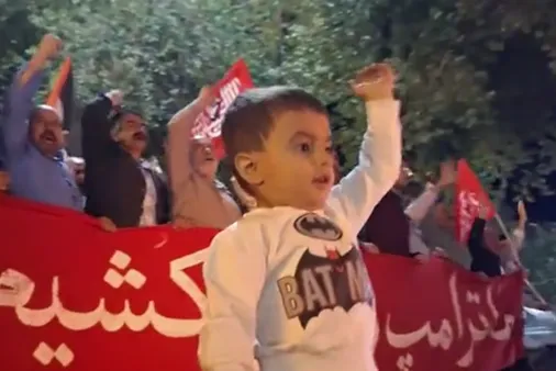 مشتی که ۱۹۷ شب است گره مانده