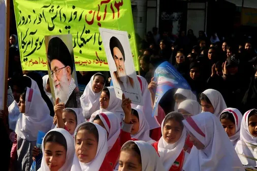فریاد استکبارستیزی دانش&zwnj;آموزان تنگستانی در راهپیمایی ۱۳ آبان اهرم