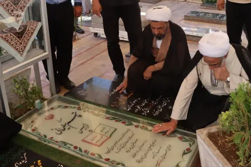 پیمان دوباره با علمدار جبهه مقاومت؛ حضور نماینده ولی&zwnj;فقیه در سپاه بر سر مزار حاج قاسم