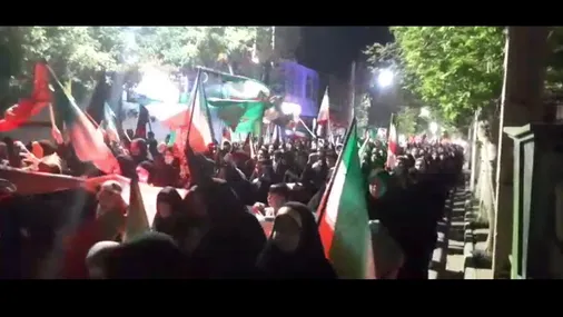 زنان هرسینی در هفتاد و یکمین تجمع شبانه:امام رضا عشق منه، ایران وطن منه