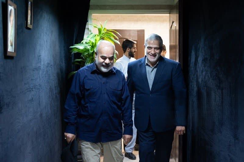 فرمانده نیروی زمینی سپاه از خبرگزاری تسنیم بازدید کرد فرمانده نیروی زمینی سپاه از خبرگزاری تسنیم بازدید کرد