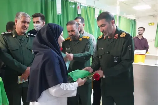 تجلیل مسئولان سپاه فتح از پرستاران درمانگاه امام صادق (ع) یاسوج