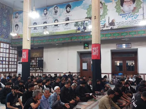 حضور حجت الاسلام والمسلمین موسوی فرد در مراسم هفتم رهبر شهید انقلاب با حضور خرمشهریها در مسجد جامع