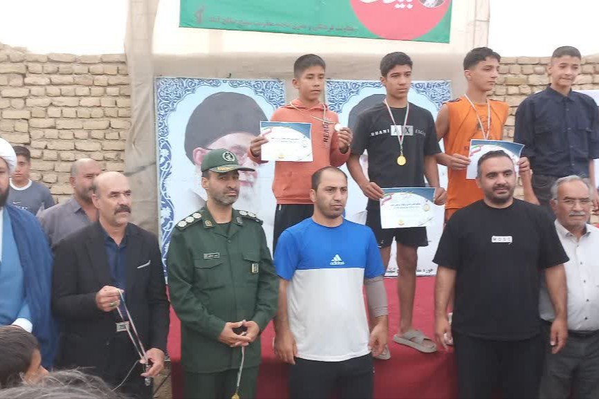 صالح‌آباد قهرمانی کشتی ساحلی استان را کسب کرد