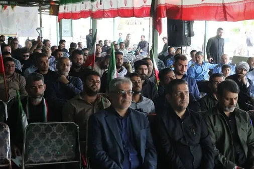 اجتماع باشکوه جامعه کارگری اهواز در گلزار شهدا برای بیعت با رهبر انقلاب و محکومیت جنایات آمریکا و اسرائیل
