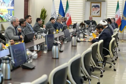 حضور فرمانده قرارگاه سازندگی خاتم&zwnj;الانبیاء(ص) در جلسه شورای مدیران هلدینگ نیرو
