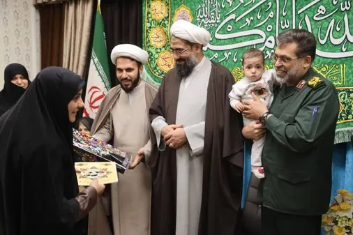 تجلیل از جمعی از مادران خانه سالمندان و بانوان نخبه علمی و ورزشکار بسیجی با حضور فرمانده سپاه استان همدان