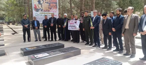 به مناسبت هفته سازندگی، مزار شهدای جهادگر جنگ رمضان و دوران دفاع مقدس شهرستان اسلام&zwnj;آبادغرب غبارروبی و عطر افشانی شد
