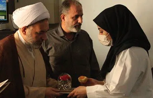 حجت&zwnj;الاسلام والمسلمین سرافراز به مناسبت روز پرستار از چهار درمانگاه پایتخت بازدید کرد