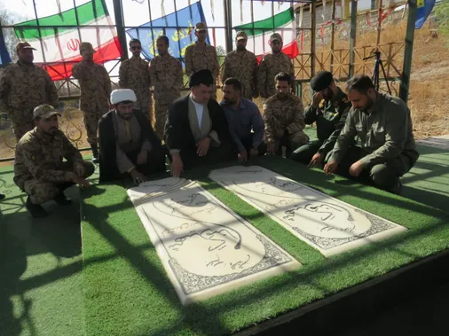 غبارروبی مزار شهدای گمنام در قرارگاه کربلا؛ از اول مهر و بازگشایی مدارس تا هفته دفاع مقدس و آموختن در مکتب شهدا