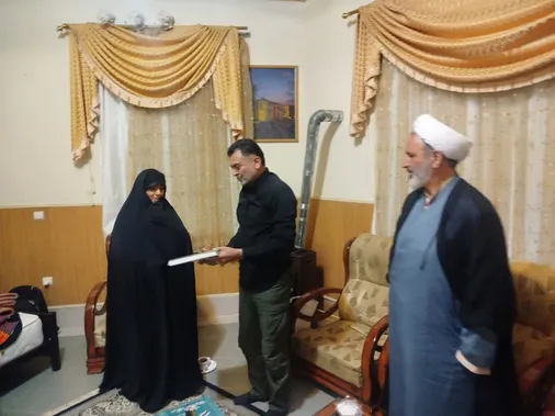 دیدار فرمانده سپاه استان سمنان با خانواده معظم شهید شادمانی