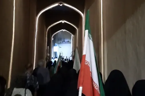راهپیمایی مردم یزد به مناسبت شب&zwnj;های اقتدار در بافت تاریخی مسجد جامع