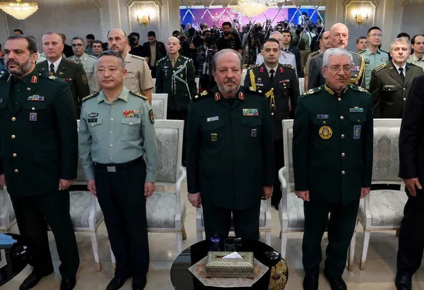 دیدار وابستگان نظامی خارجی با سرپرست وزارت دفاع