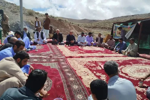 برگزاری نشست جهاد تبیین در روستای دره&zwnj;گل تفتان جنوبی به مناسبت هفته دفاع مقدس