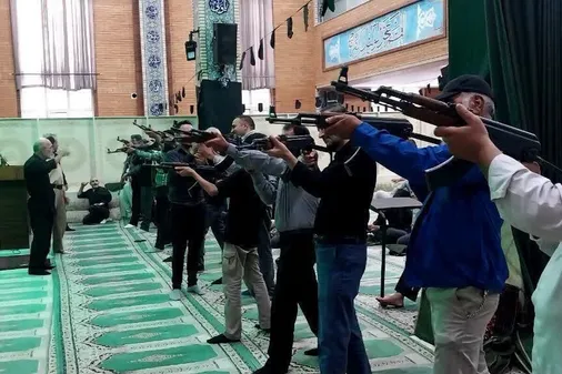 برگزاری آموزش سلاح و اجرای صف جمع جانفدایان گردان رزم مشکین&zwnj;دشت شهرستان فردیس