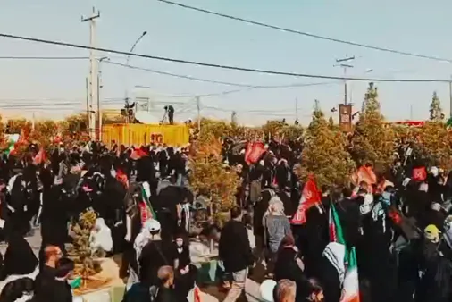 سیل عظیم جمعیت تشیع امروز رهبر در قم از مسجد جمکران به سوی حرم مطهر حضرت معصومه(س)